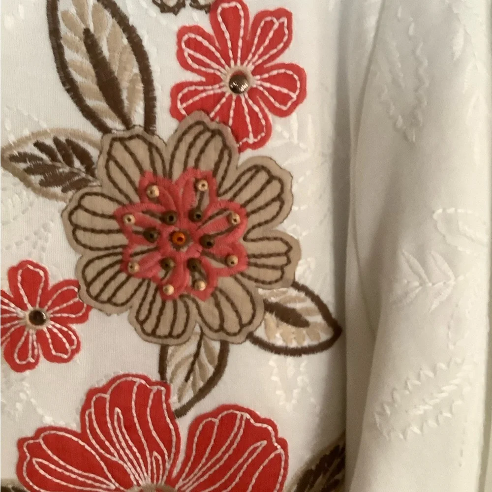 Alfred Dunner Women's Cream Floral Blouse - Picture 5 of 6